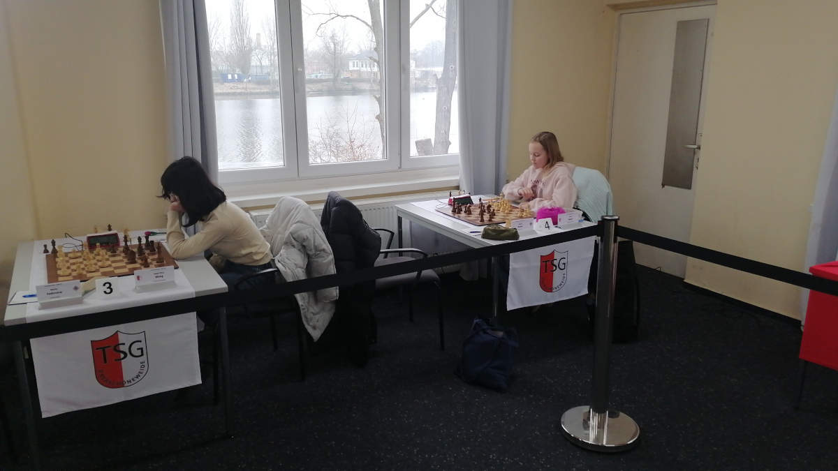 FRL Ost: Yueyi Elina Weng (l) und Klara Bayer (r)